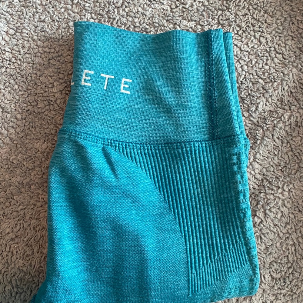 Alphalete Light Blue Sports Bra + Leggings Set
